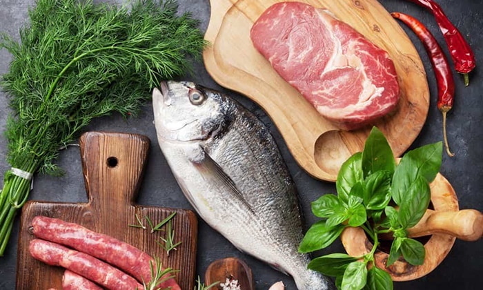 Что касается рыбы и мяса, то здесь нужно быть осмотрительным, потому что жирные породы противопоказаны